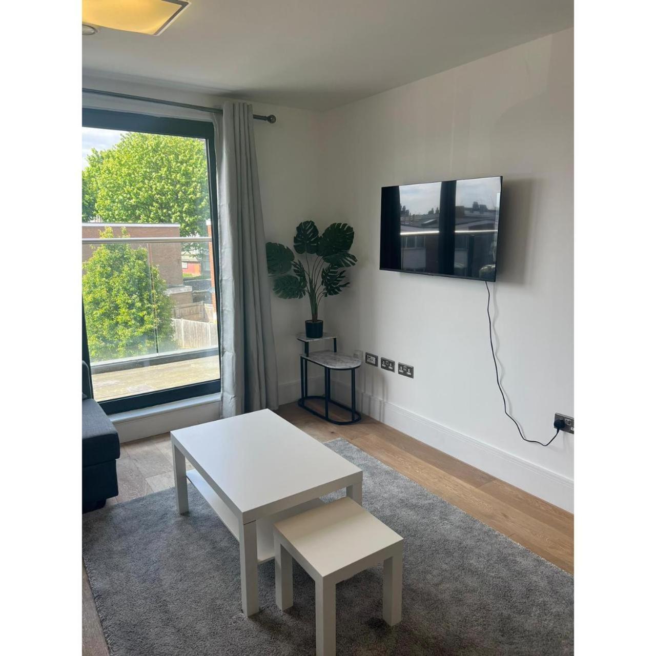 Spacious 1 Bedroom Flat In Kilburn Park F55 Apartamento Londres